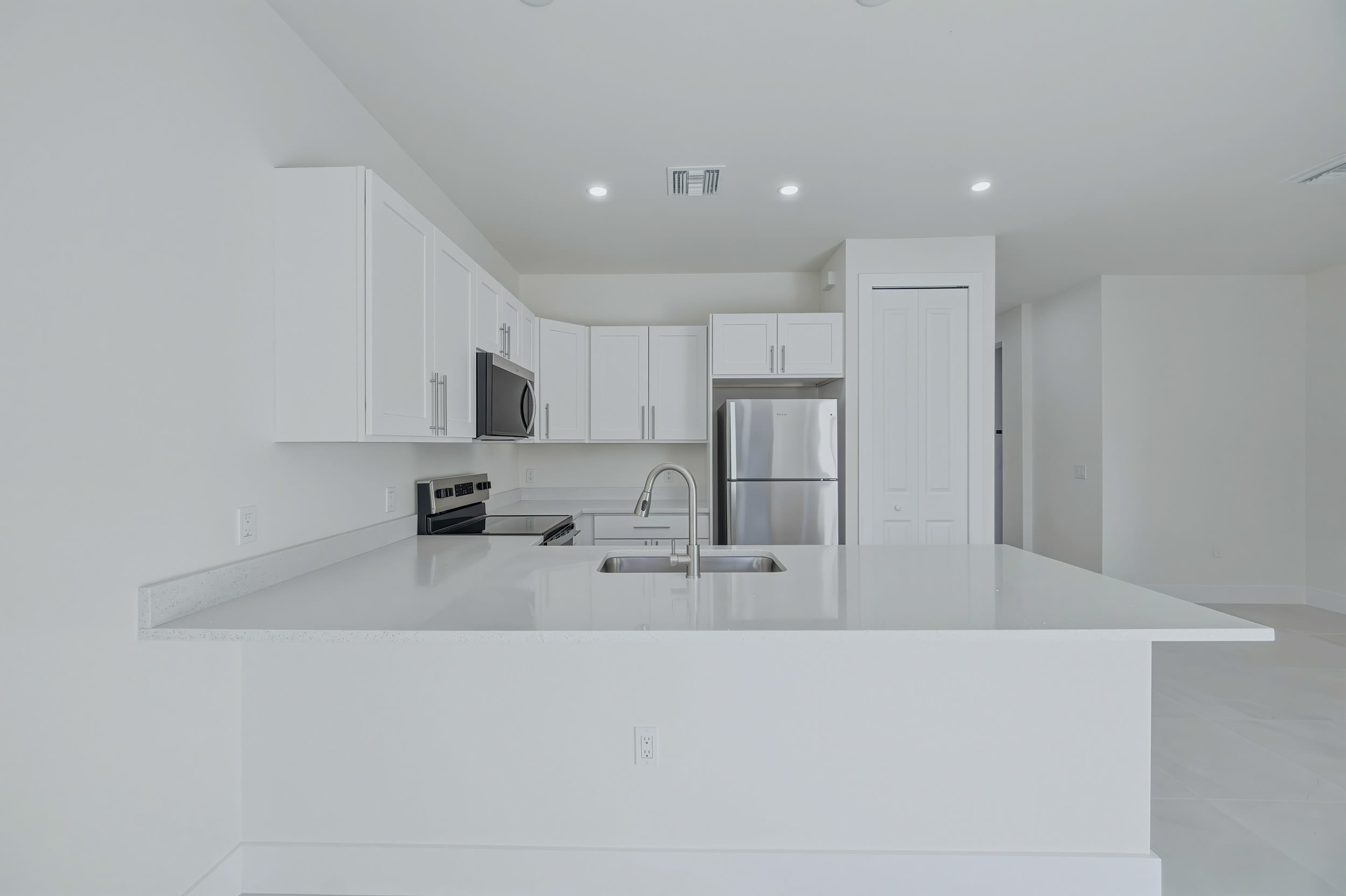 5430 Bristo St – photo 3