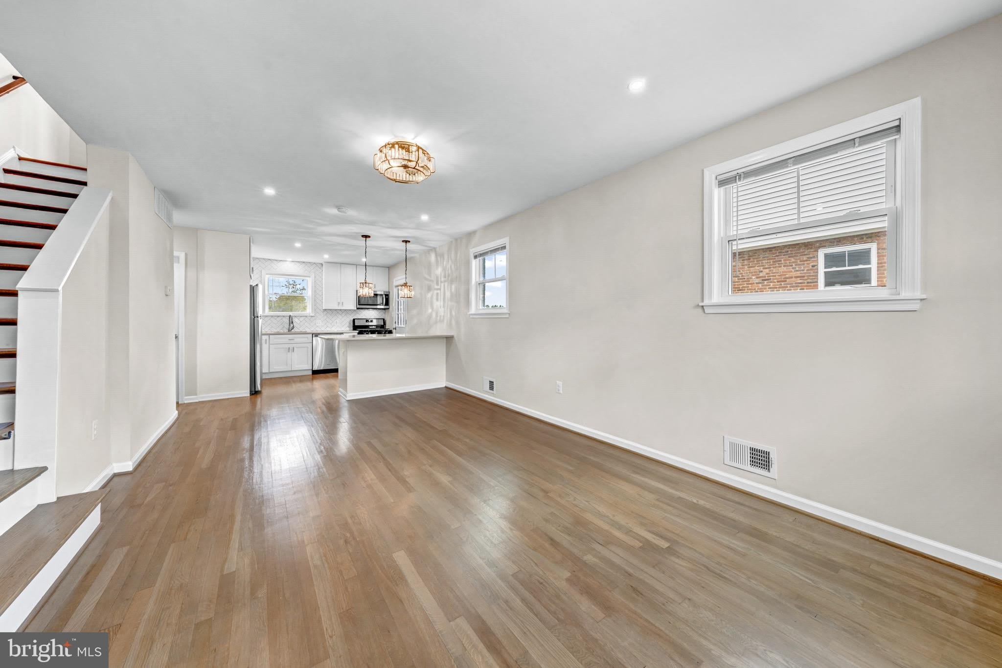 3930 VERMONT Avenue – photo 5