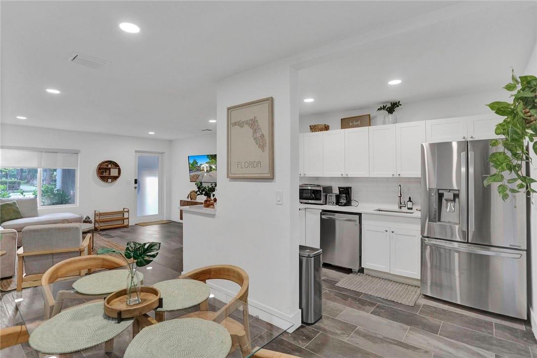 1121 Southwest 15th Avenue – photo 4