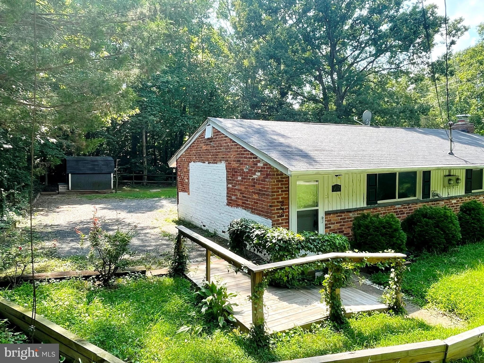407 CLUBHOUSE Drive – photo 1