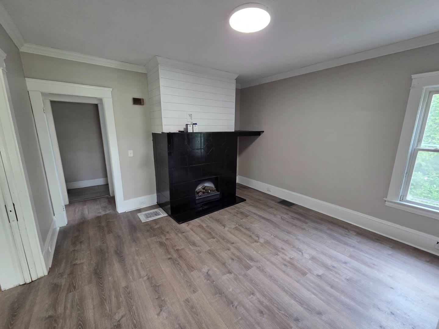Charming 5 Bed Property at Prime Location – photo 4