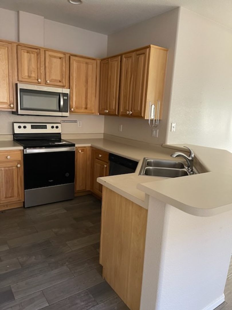 4 bedroom 2 bath in Goodyear – photo 3