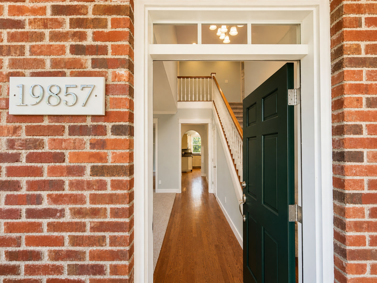 Beautiful 4-Bedroom Home with Spacious Living Areas, Fenced Yard & 2-Car Garage – photo 4