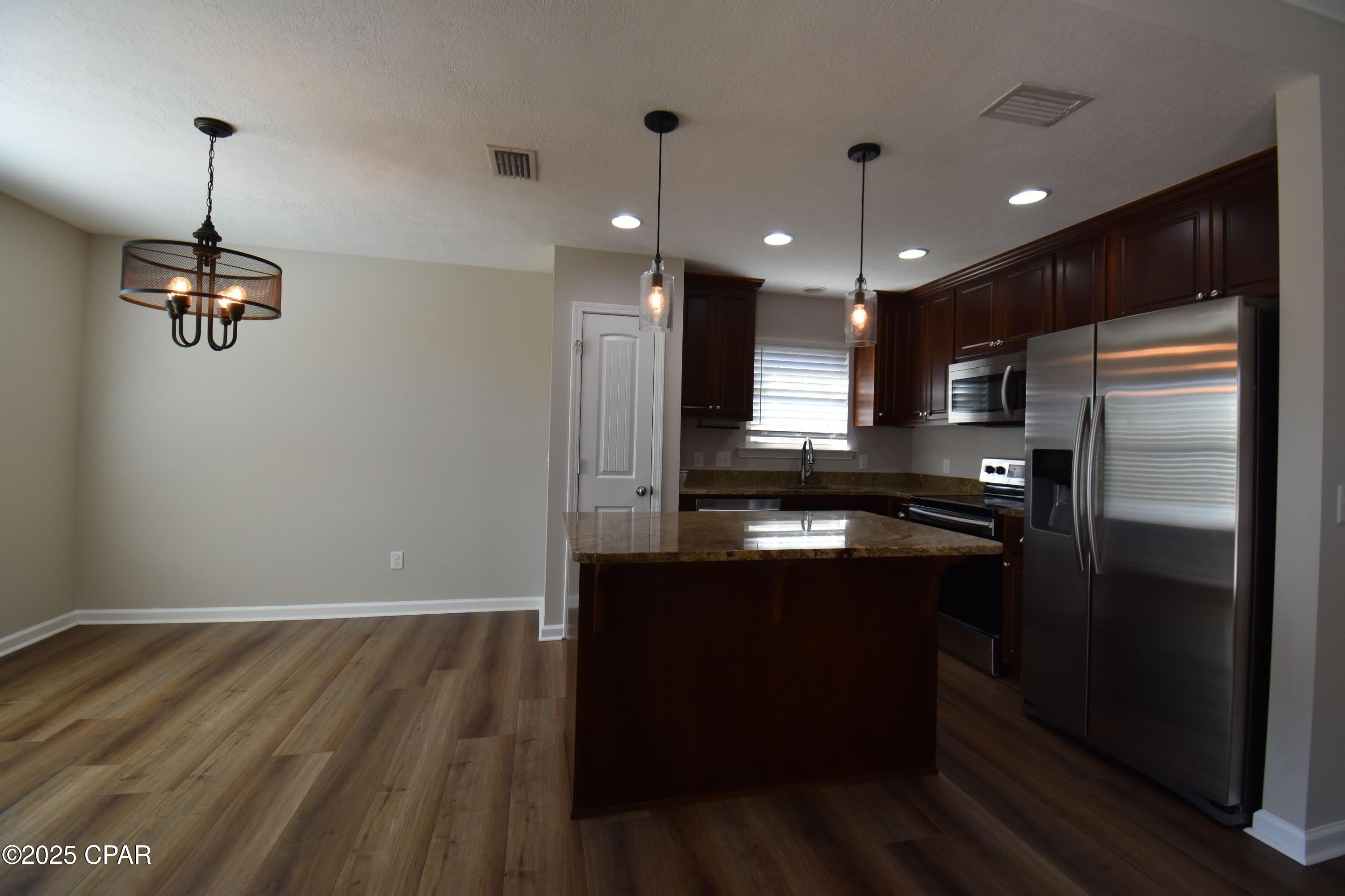 501 W 3Rd Street – photo 3