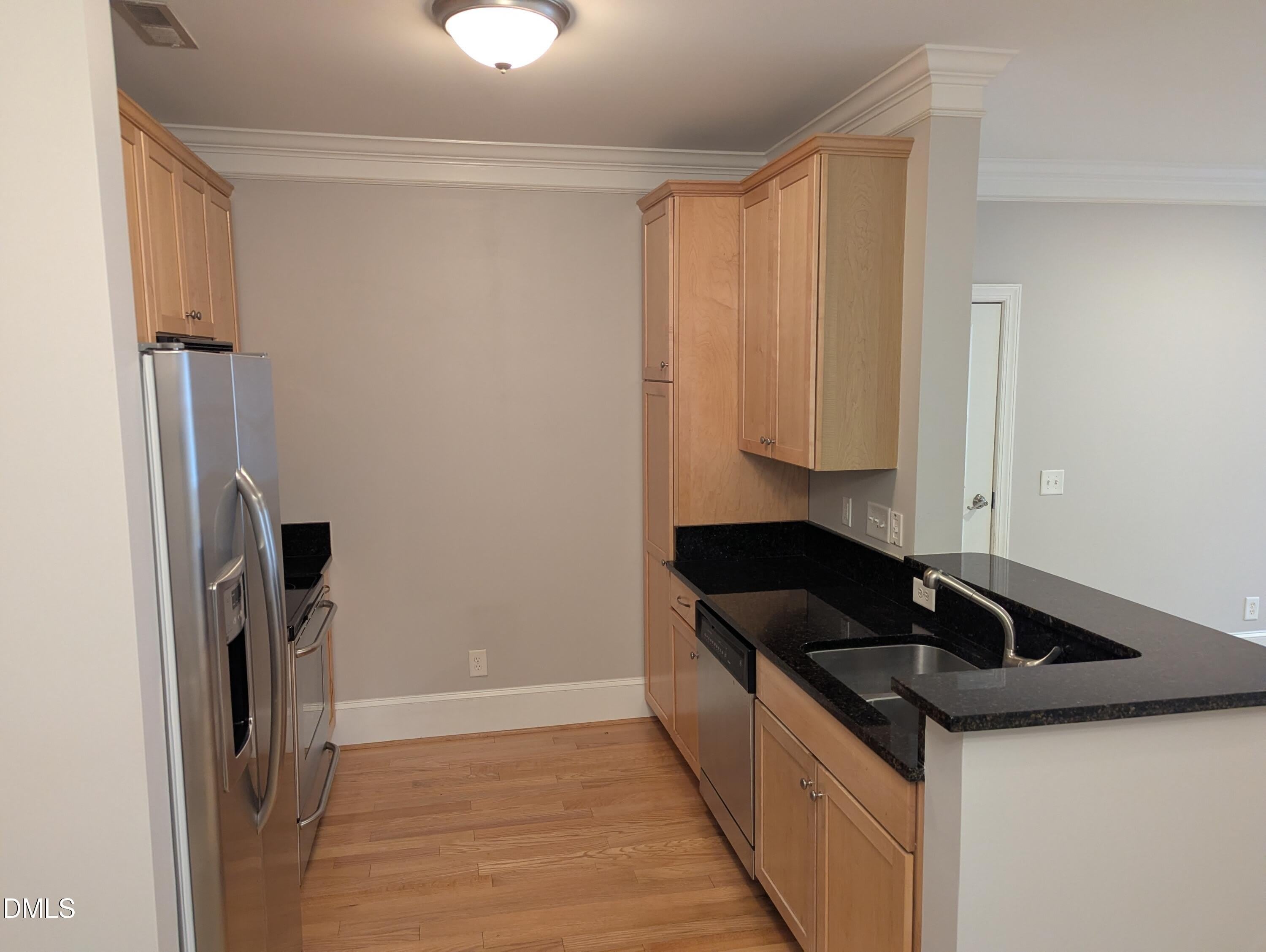 401 Finsbury Street – photo 2