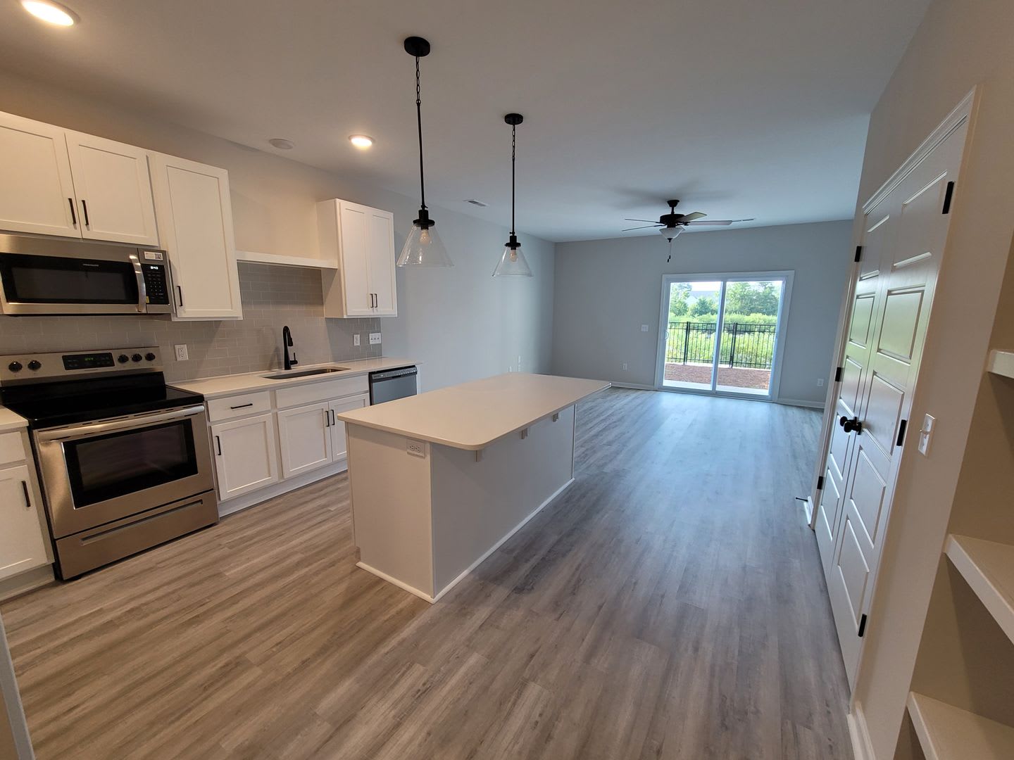 Modern townhome in beautiful Mallory Creek Subdivision – photo 4