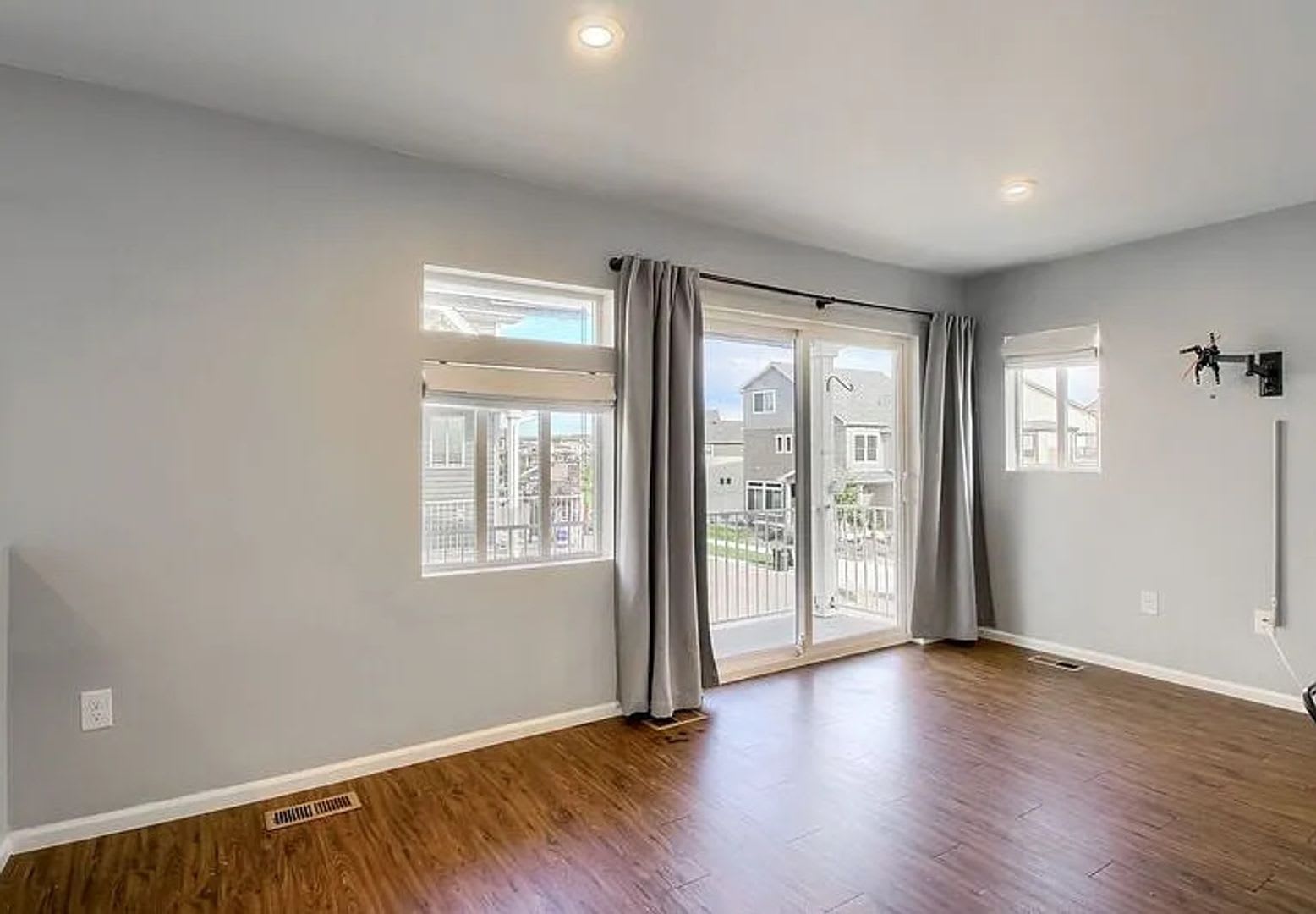 Incredible Starter Home in Green Valley – photo 3