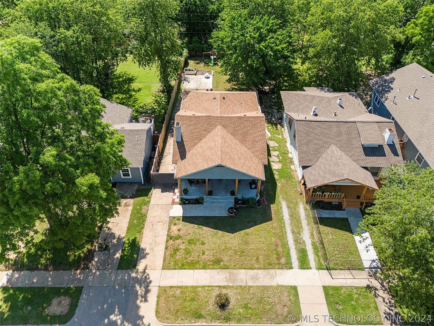 Charming 3 Bed, 2 Bath Bungalow Near Downtown Tulsa! – photo 5