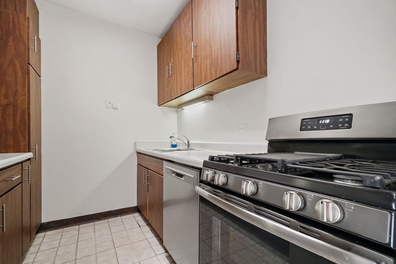 412 68Th St Apt 17 – photo 2