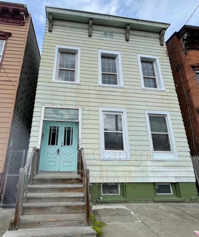 669 Clinton Ave – photo 1