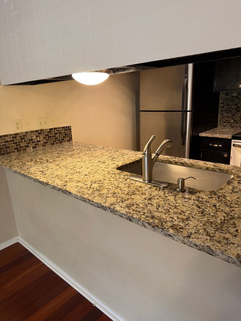 HUGE HYDE PARK 1 BEDROOM – photo 2
