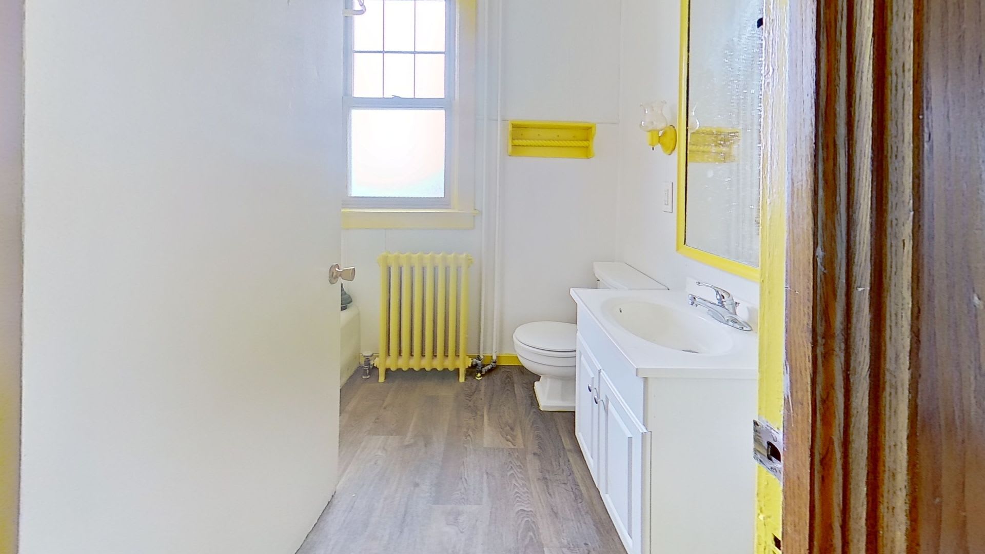 Comfortable 2-Bedroom Second-Floor Apartment – photo 4