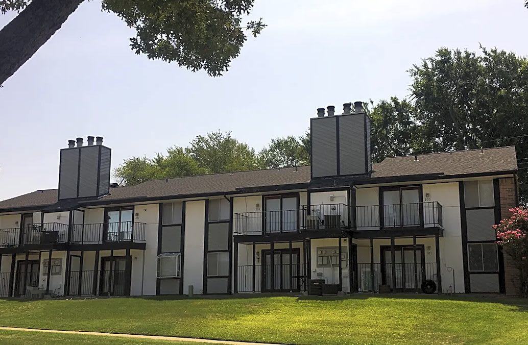 Lakeside Apartment Homes – photo 1
