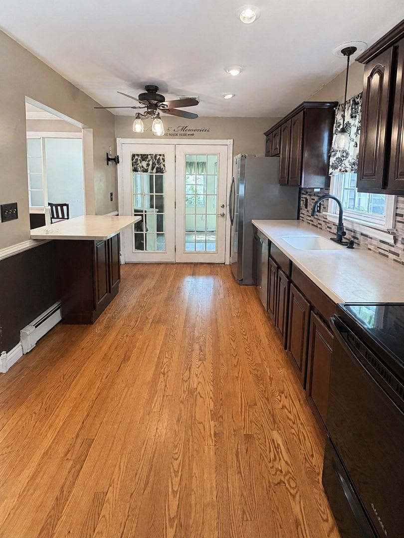 Single-Story 3-Bedroom Home with Pool in Toms River – photo 3