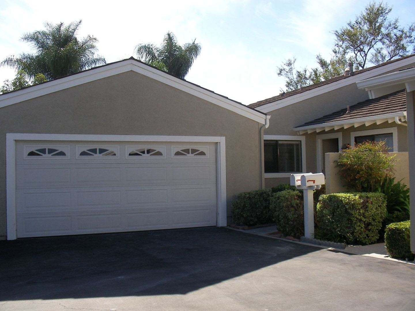 Irvine Home with Large Yard! – photo 1