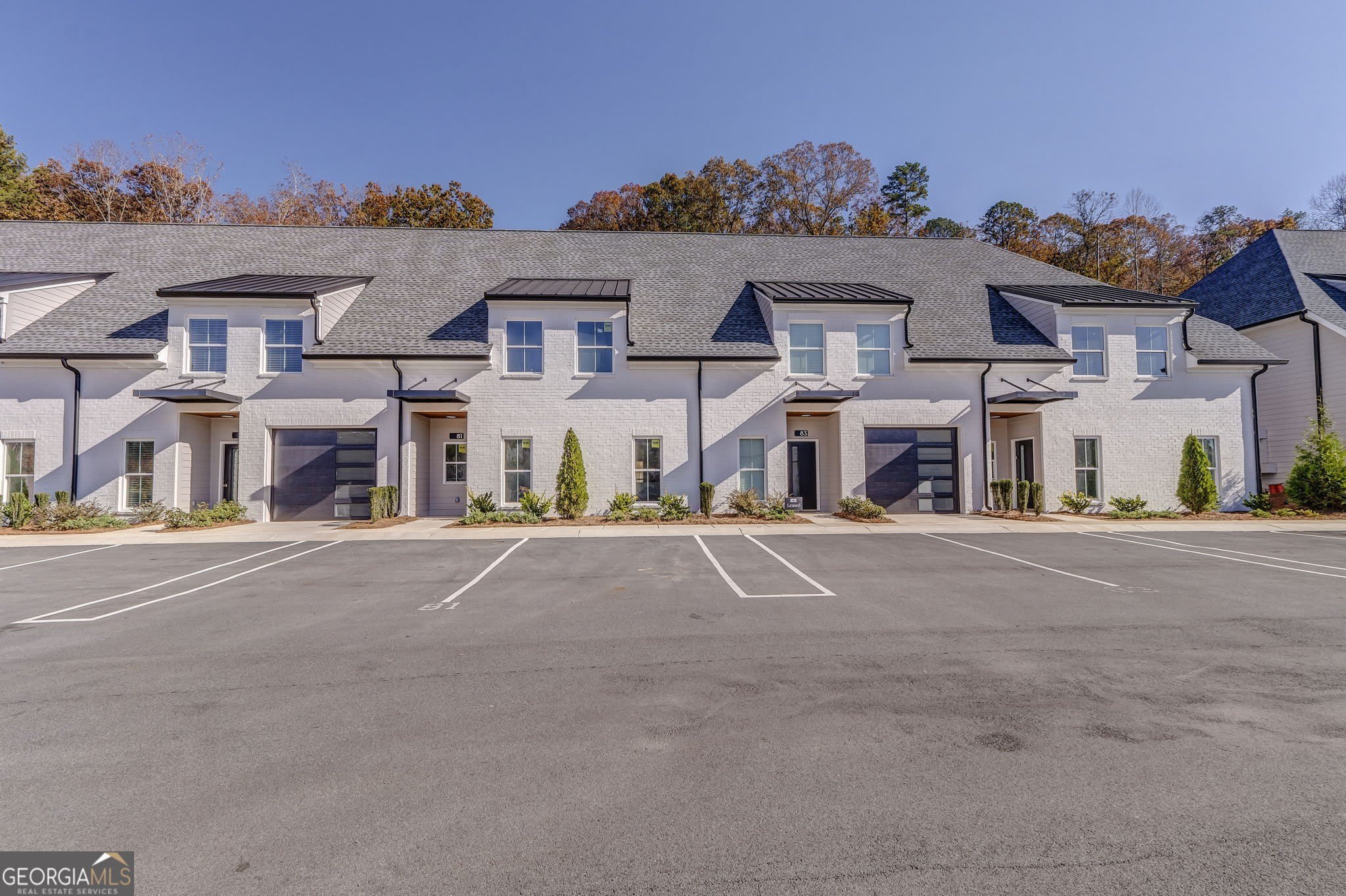 77 Chateau Drive – photo 1