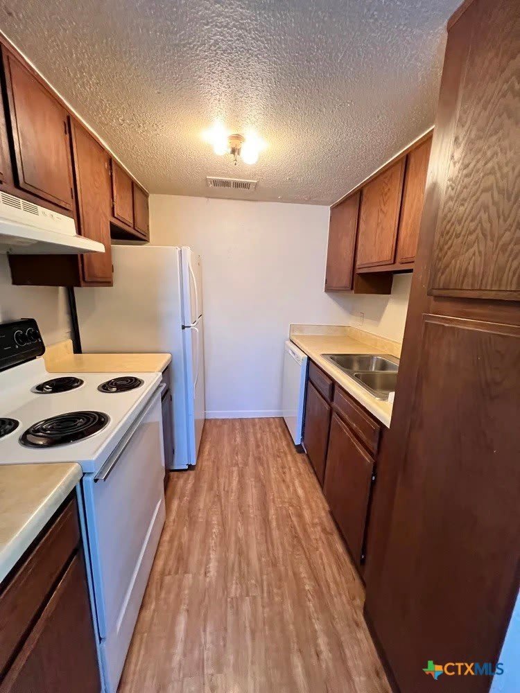 450 Burleson Street – photo 3