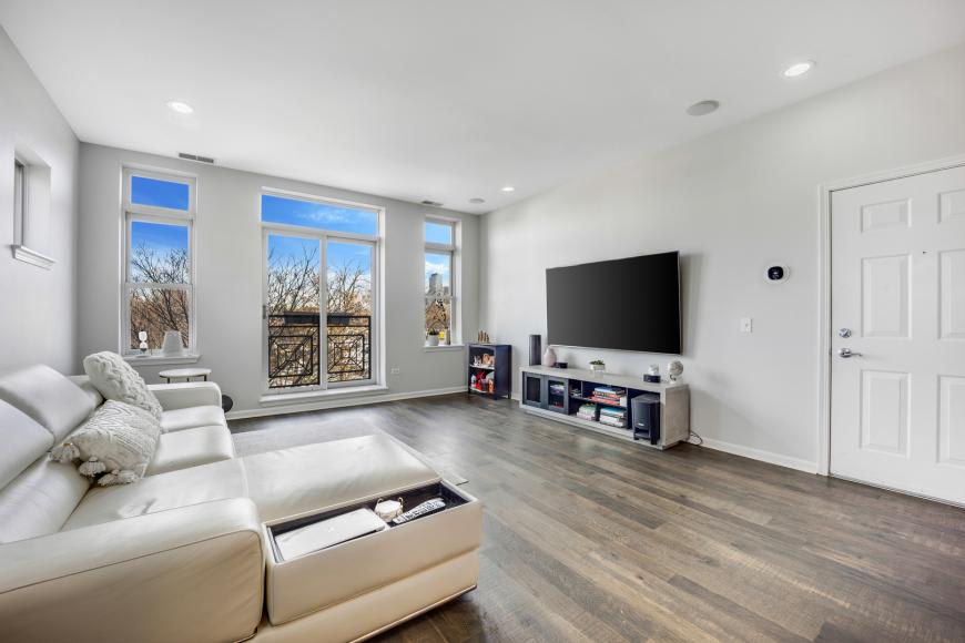 947 West 14Th Pl – photo 2