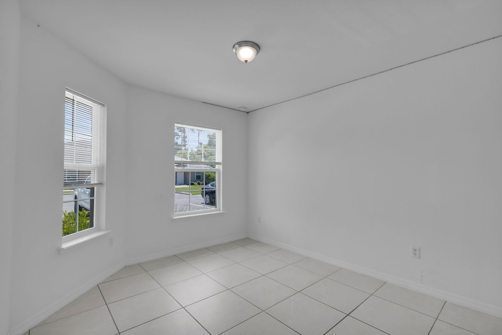 Beautiful 3/2 Triplex – photo 3