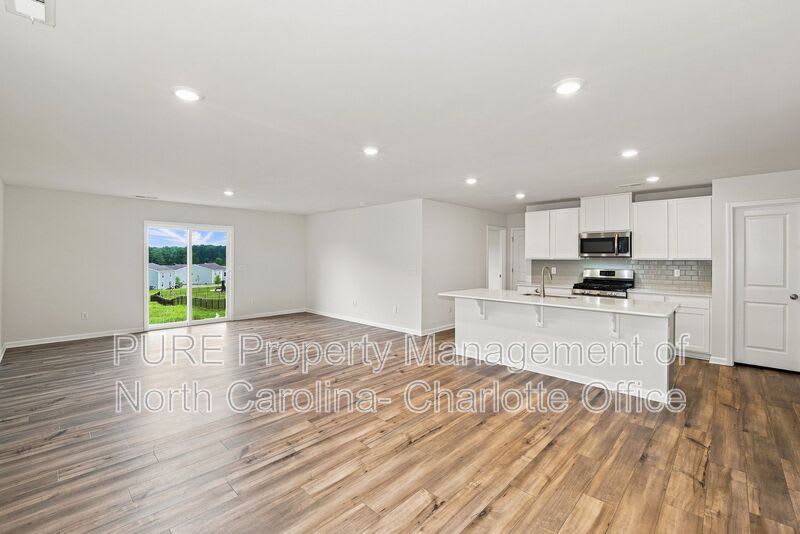 386 Hollingswood Dr – photo 4