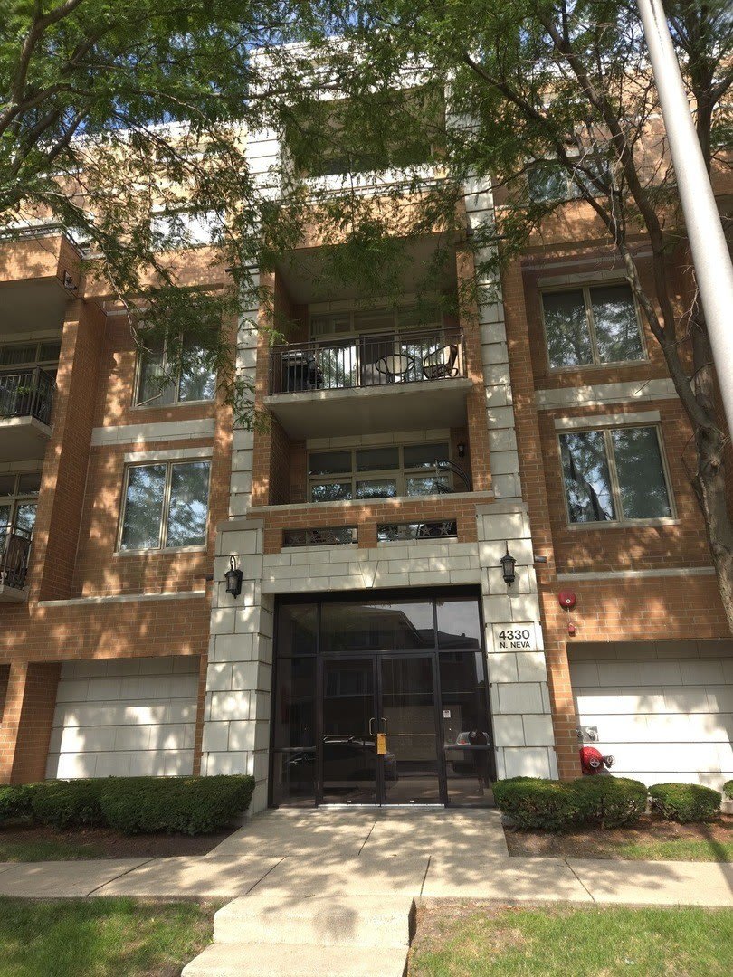 4330 N Neva Avenue – photo 1