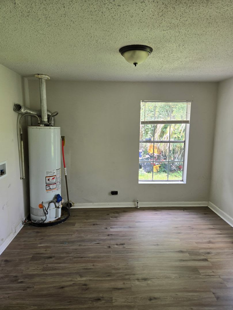 Charming 3 bed/1 bath home in West Savannah! – photo 5