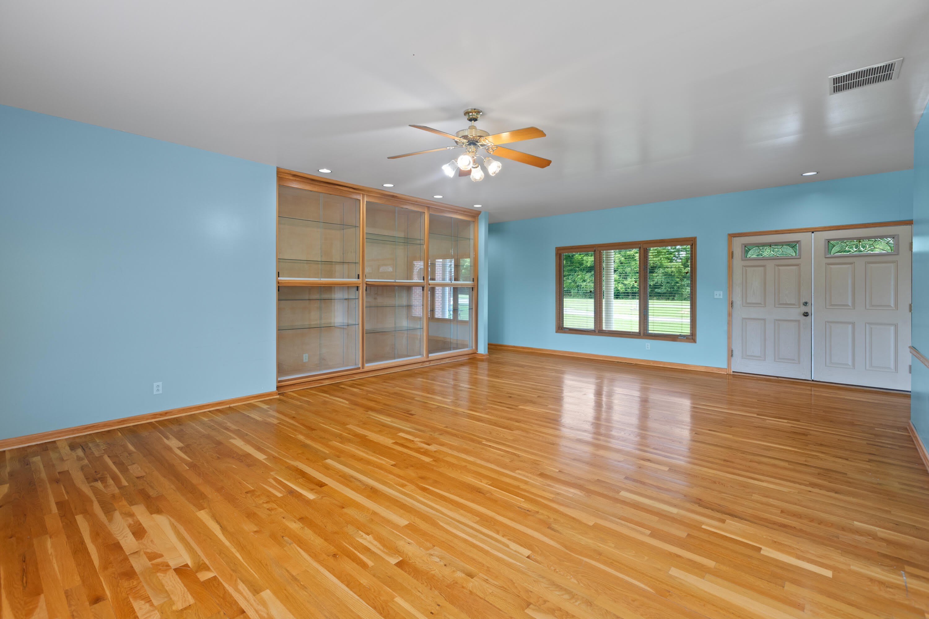 1221 Hawthorne Lane – photo 5