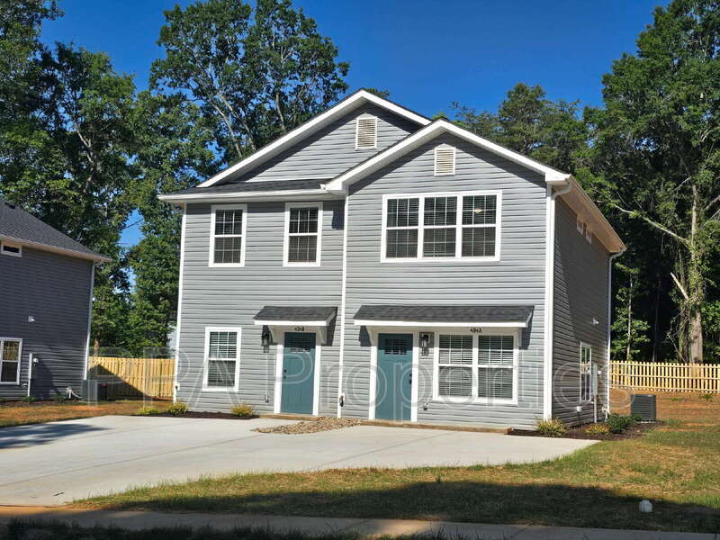402 Giles St – photo 2