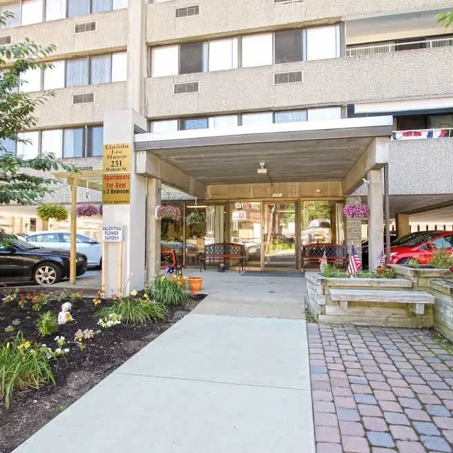 231 Walnut St – photo 2