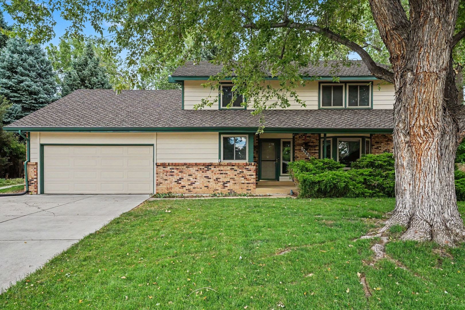 Highly Desirable 3 bed/ 1.5 bath with Indoor Pool – photo 1