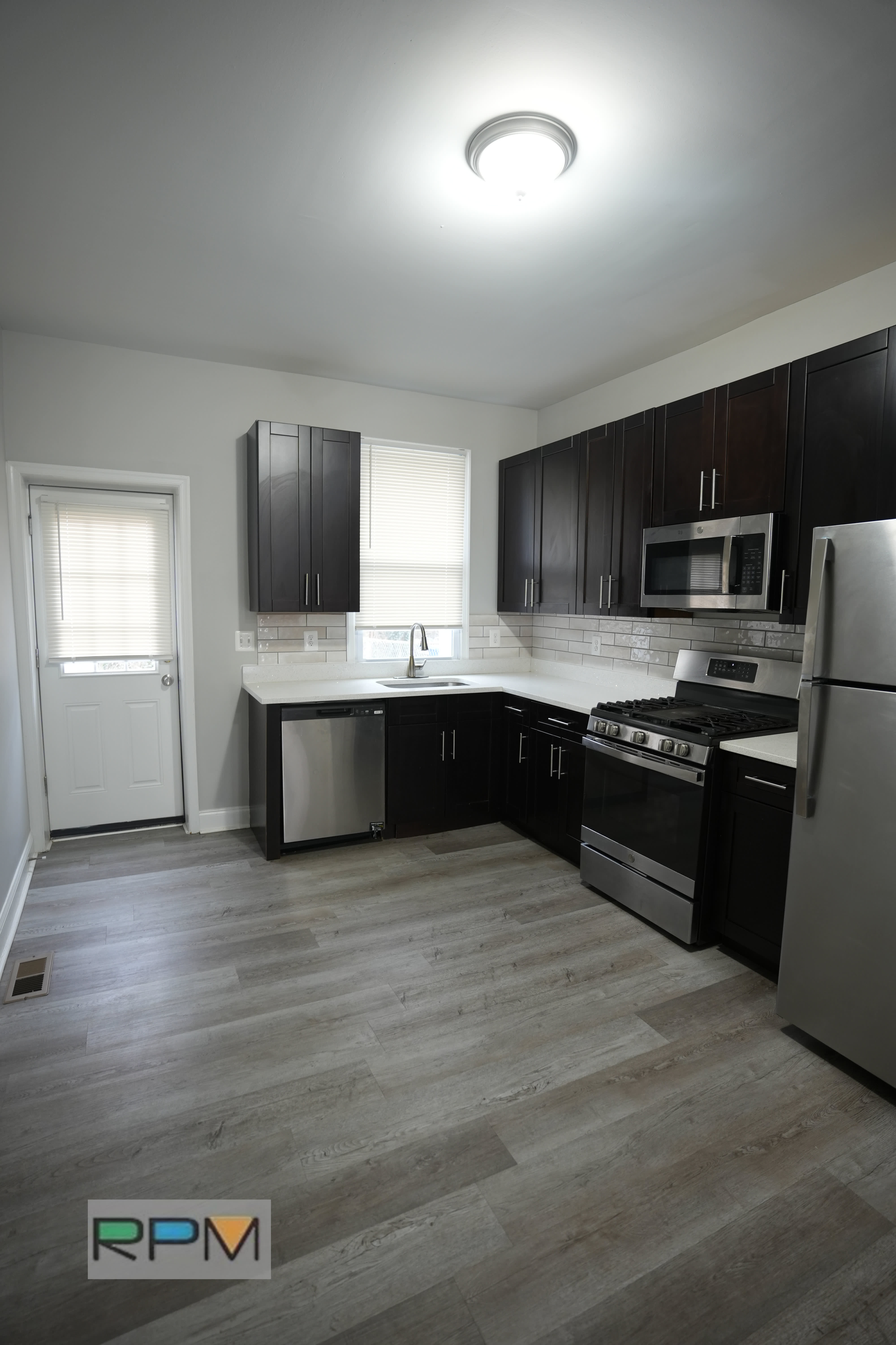 1628 N Ellamont St – photo 3
