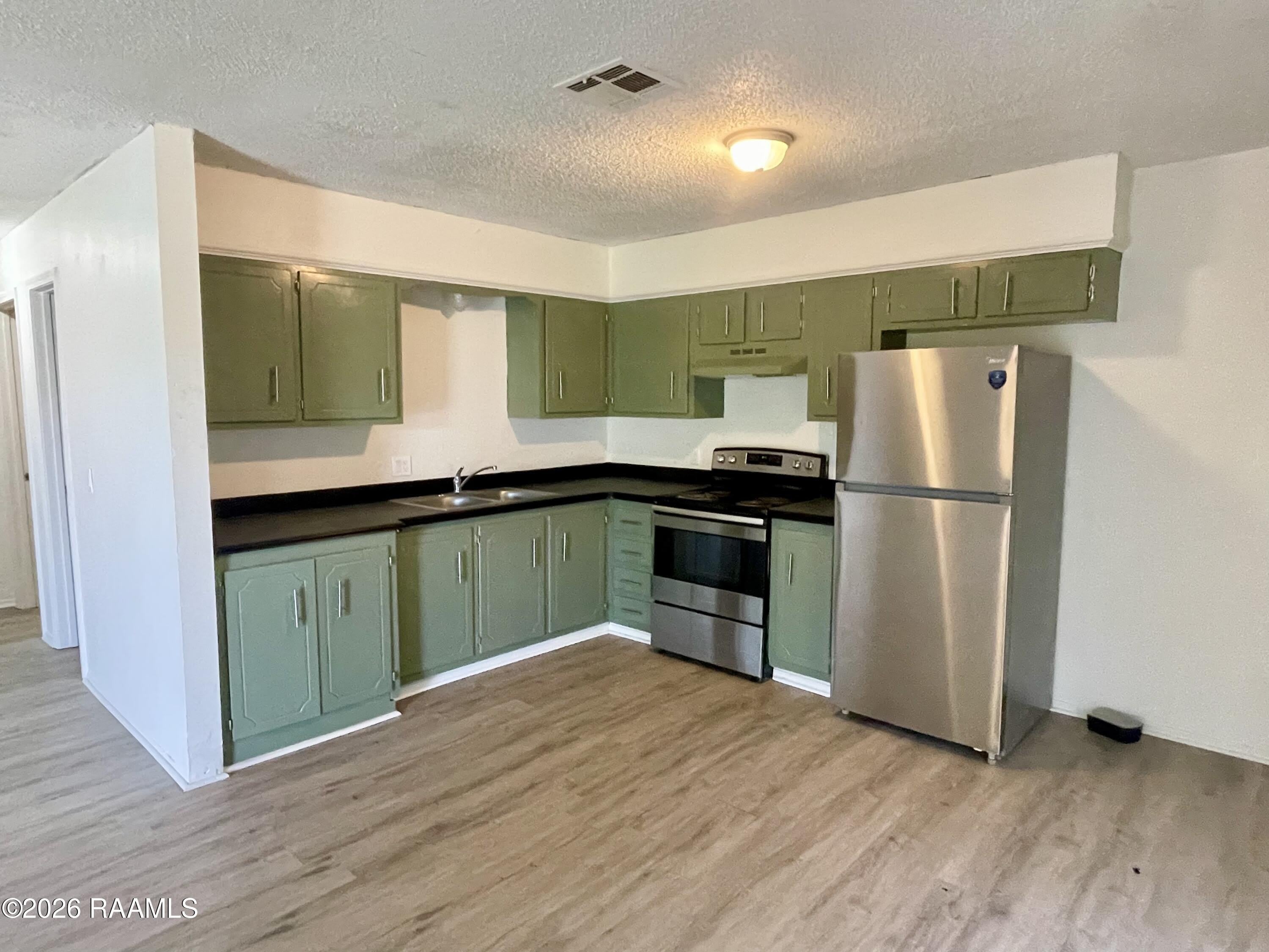391 W Railroad – photo 3