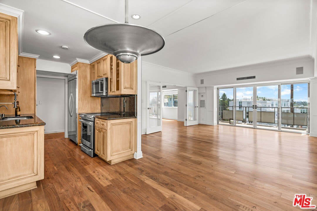1155 N La Cienega Blvd – photo 3