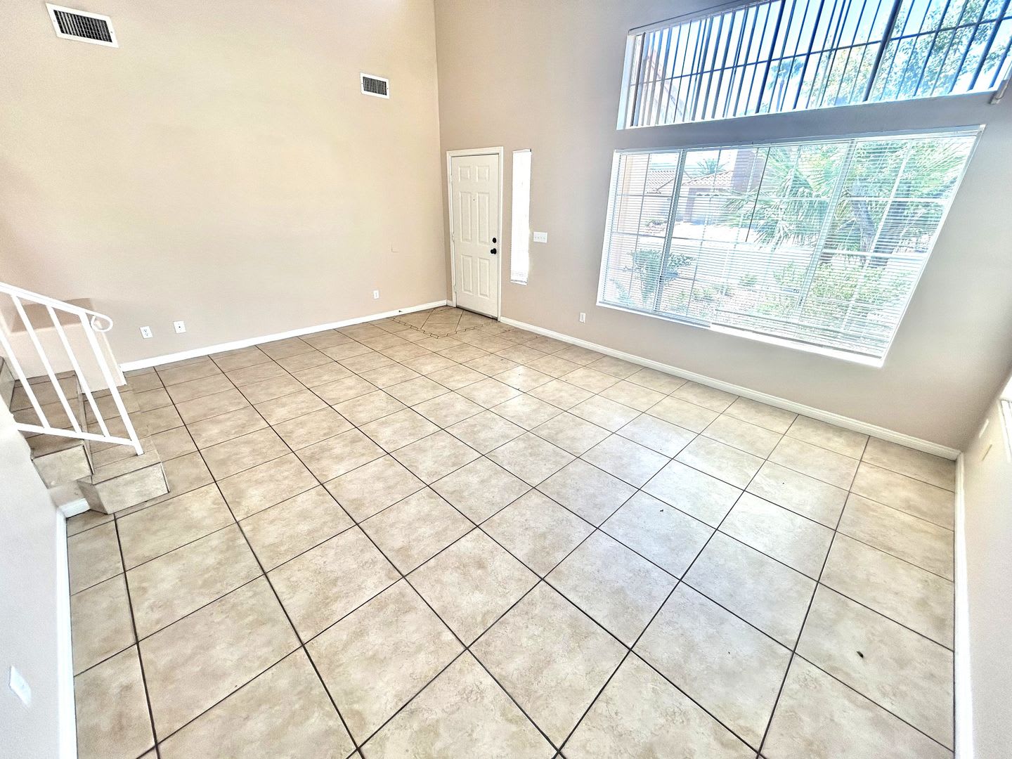 Charming home in a desirable Henderson neighborhood – photo 3