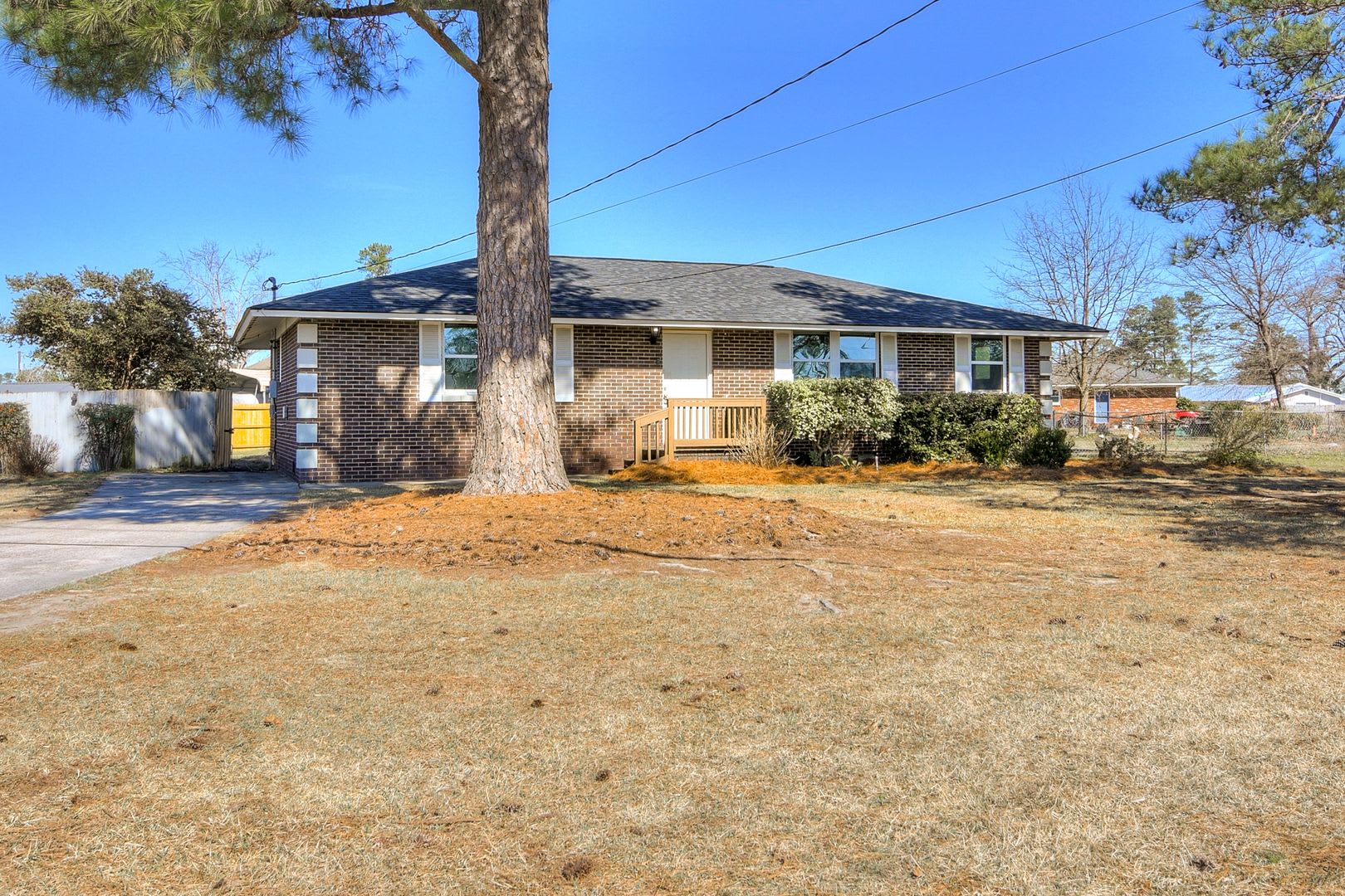 Charming 3-Bedroom, 2-Bath Home on a Corner Lot with Spacious Backyard – photo 3
