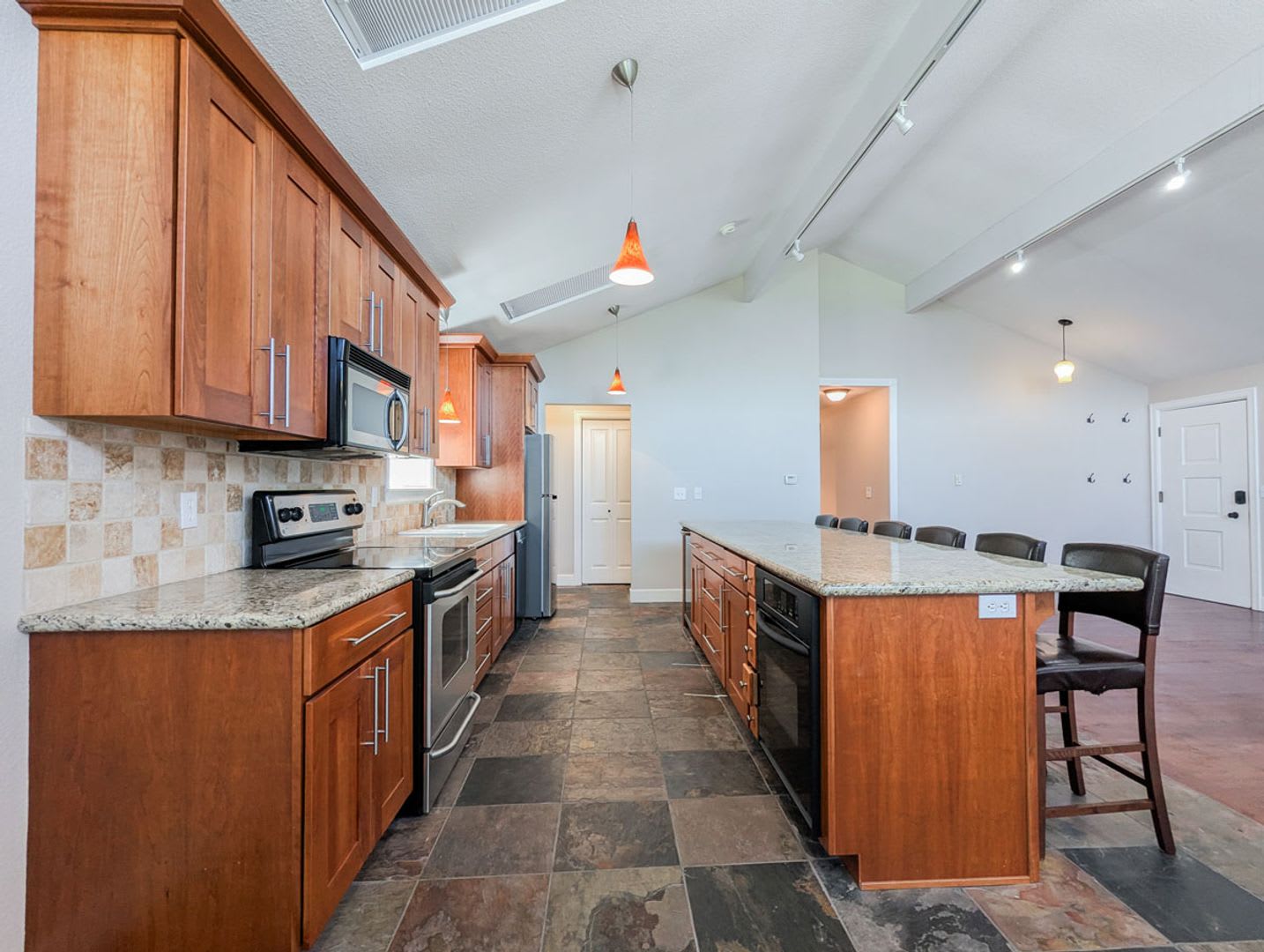 Charming 3 bed, 2 bath Lake Goodwin rambler! – photo 3