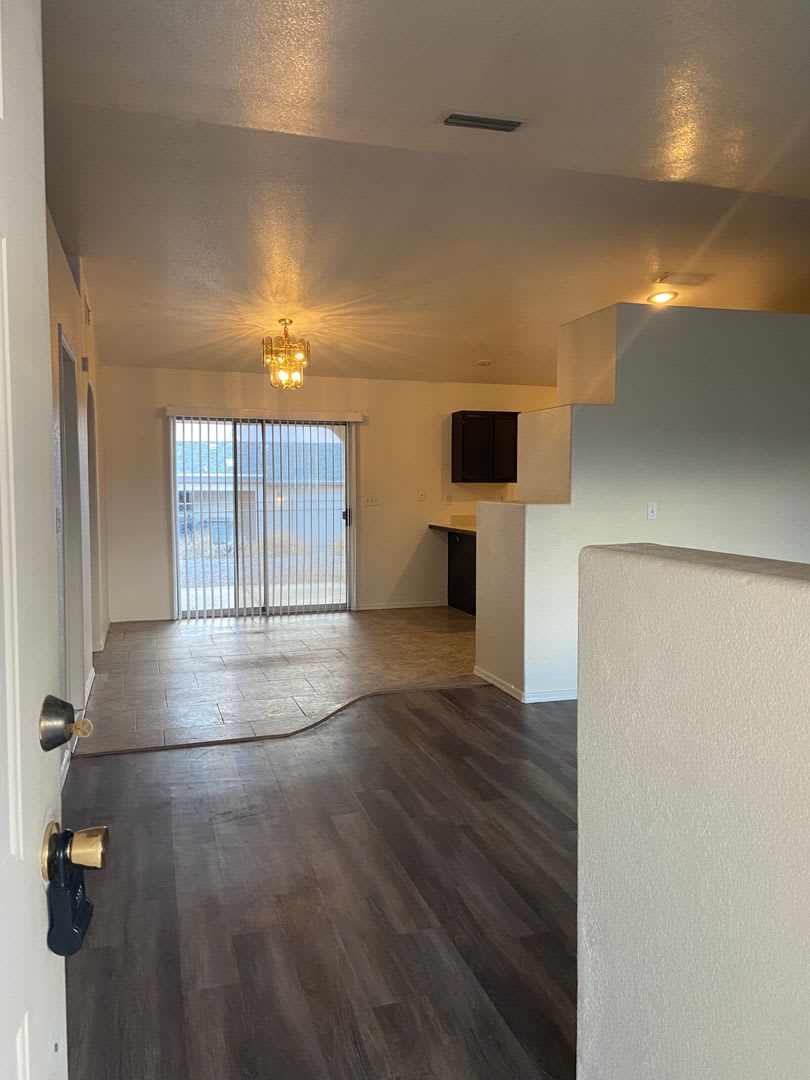 Beautiful Centrally Located 3-Bedroom Home on a Quiet Cul-de-Sac – photo 3
