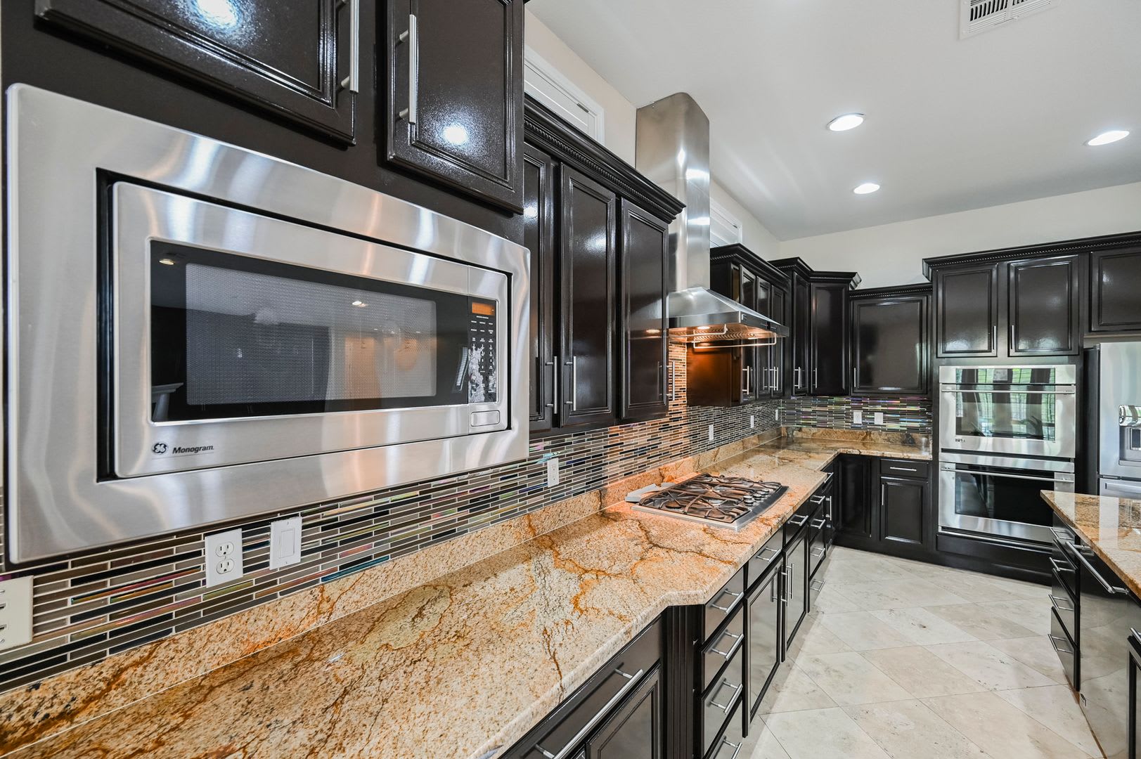 This Exquisite, 4 Bedroom Single Story Home Is Located In The Highly Desirable Red Rock Community. – photo 3