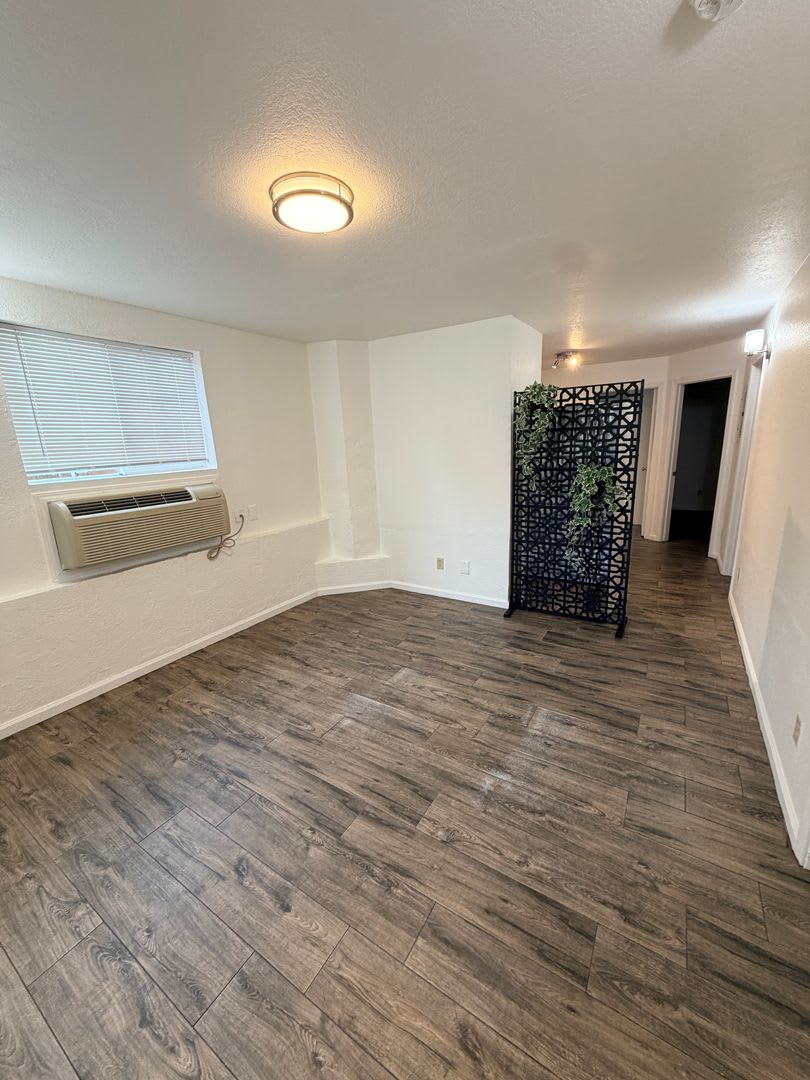 West Oakland 3 Bedroom Flat! – photo 2
