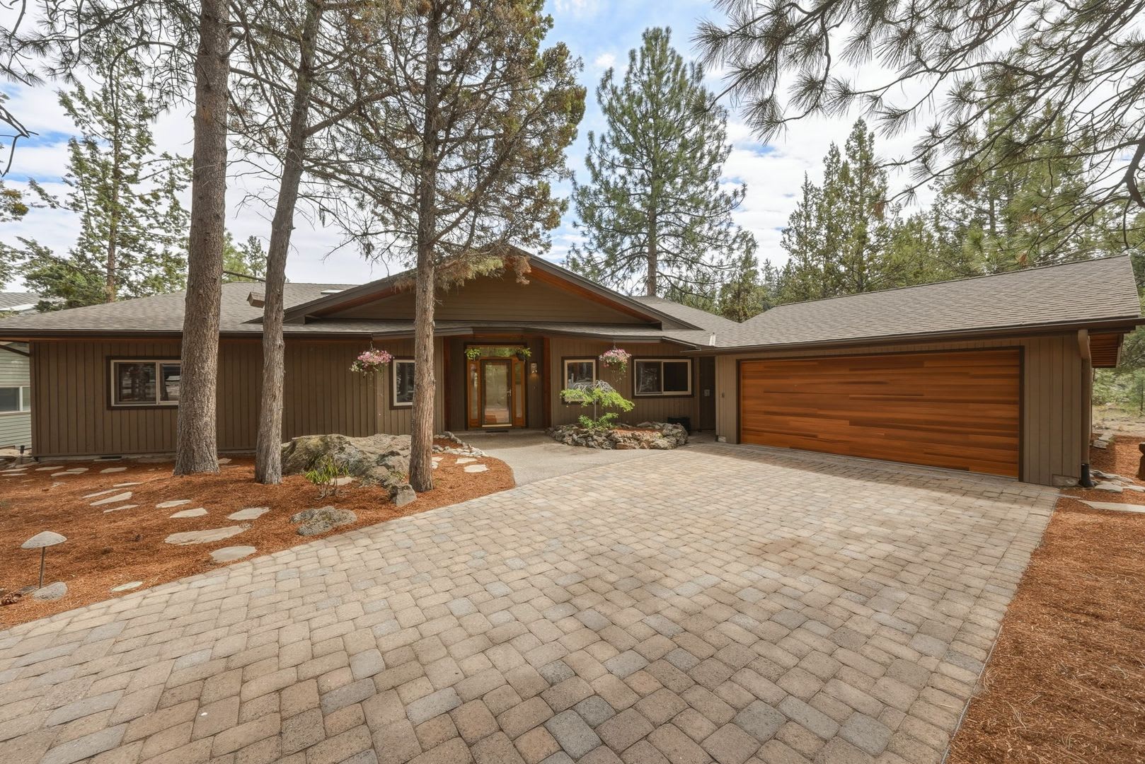 Exceptional Three Bedroom Riverfront Retreat in Northwest Bend – photo 2
