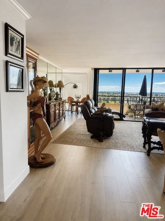 4314 Marina City Dr – photo 2
