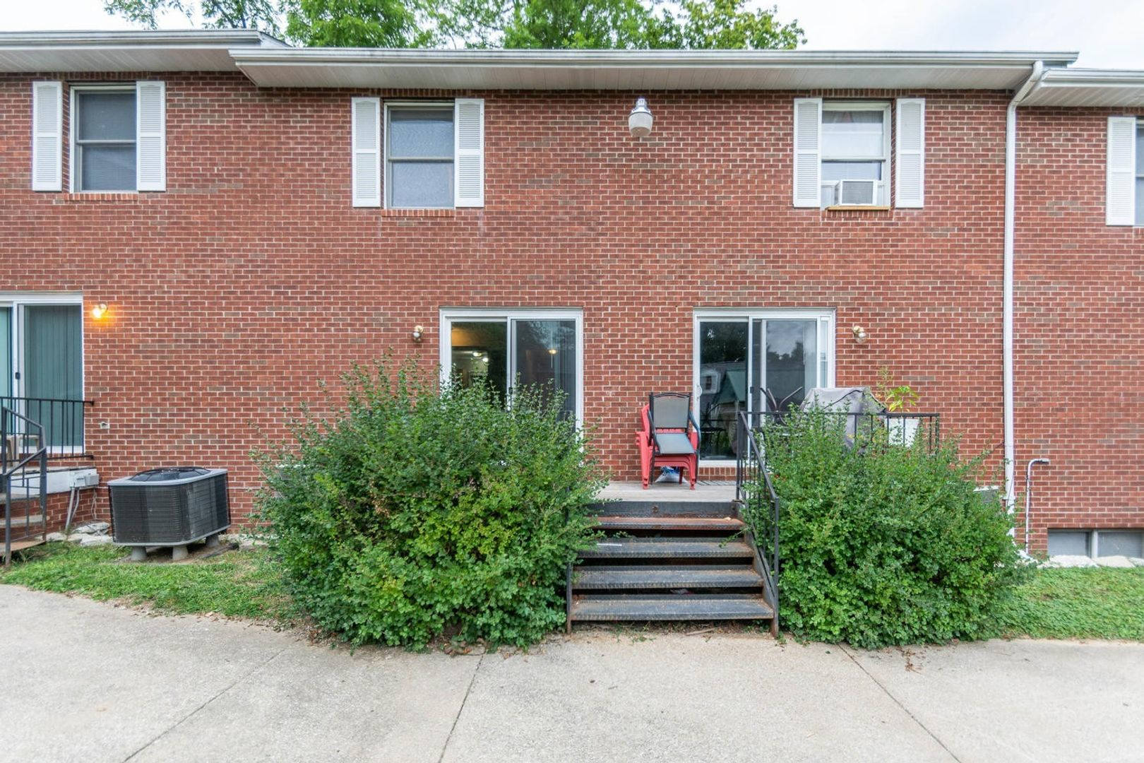 Beautiful and Spacious Townhomes near IU Campus – photo 4