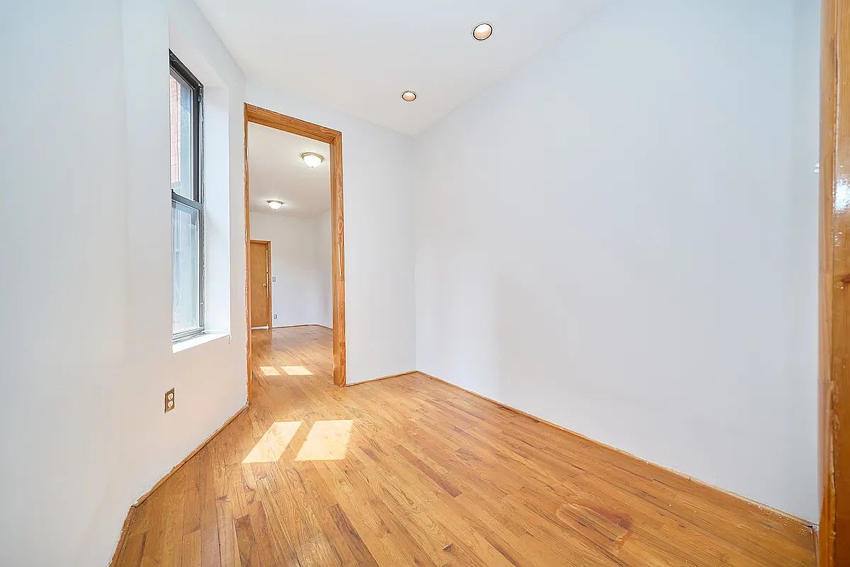 501 1/2 W 43rd St Apt 5E – photo 2