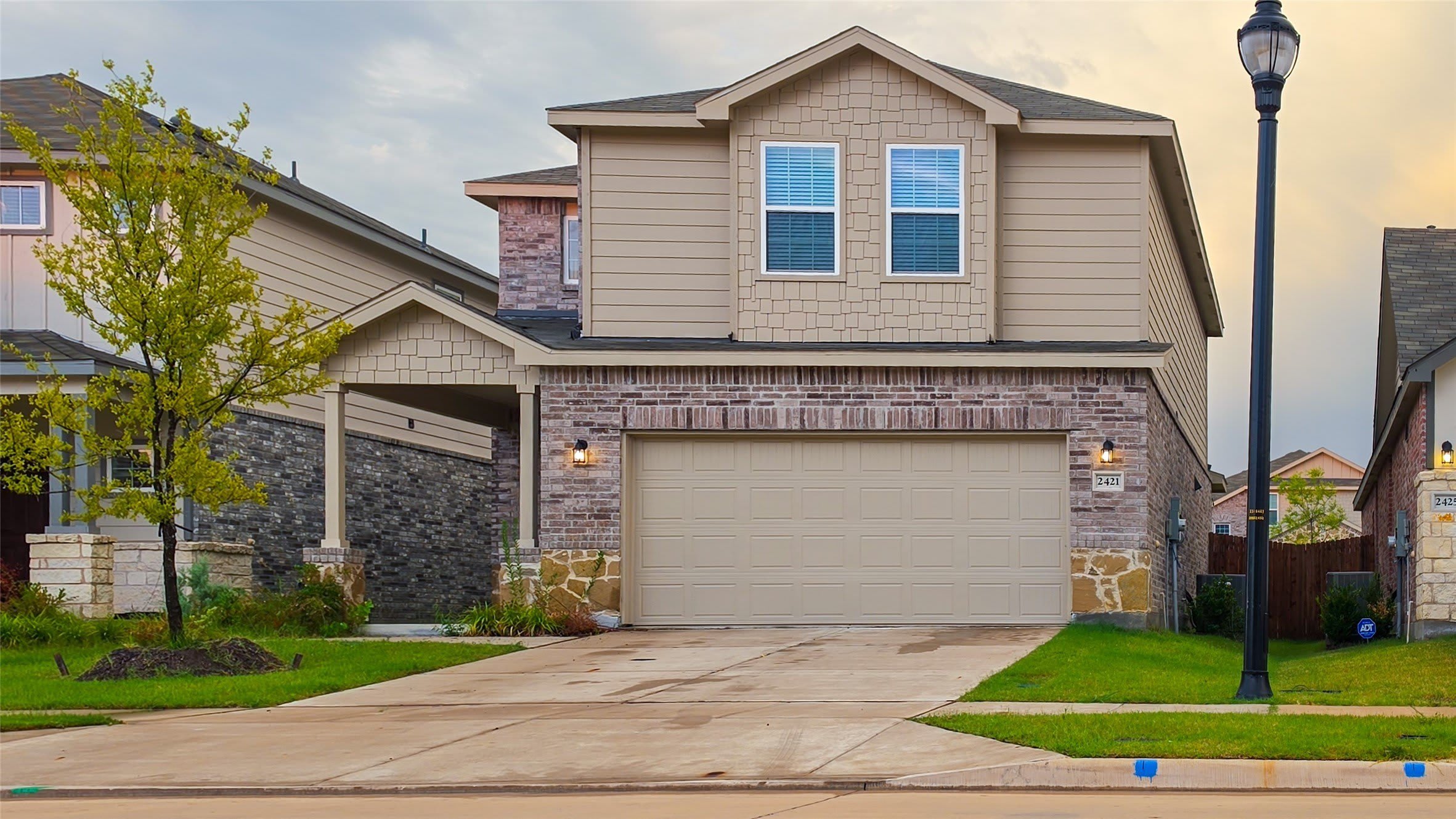 2421 Castlebar Drive – photo 1