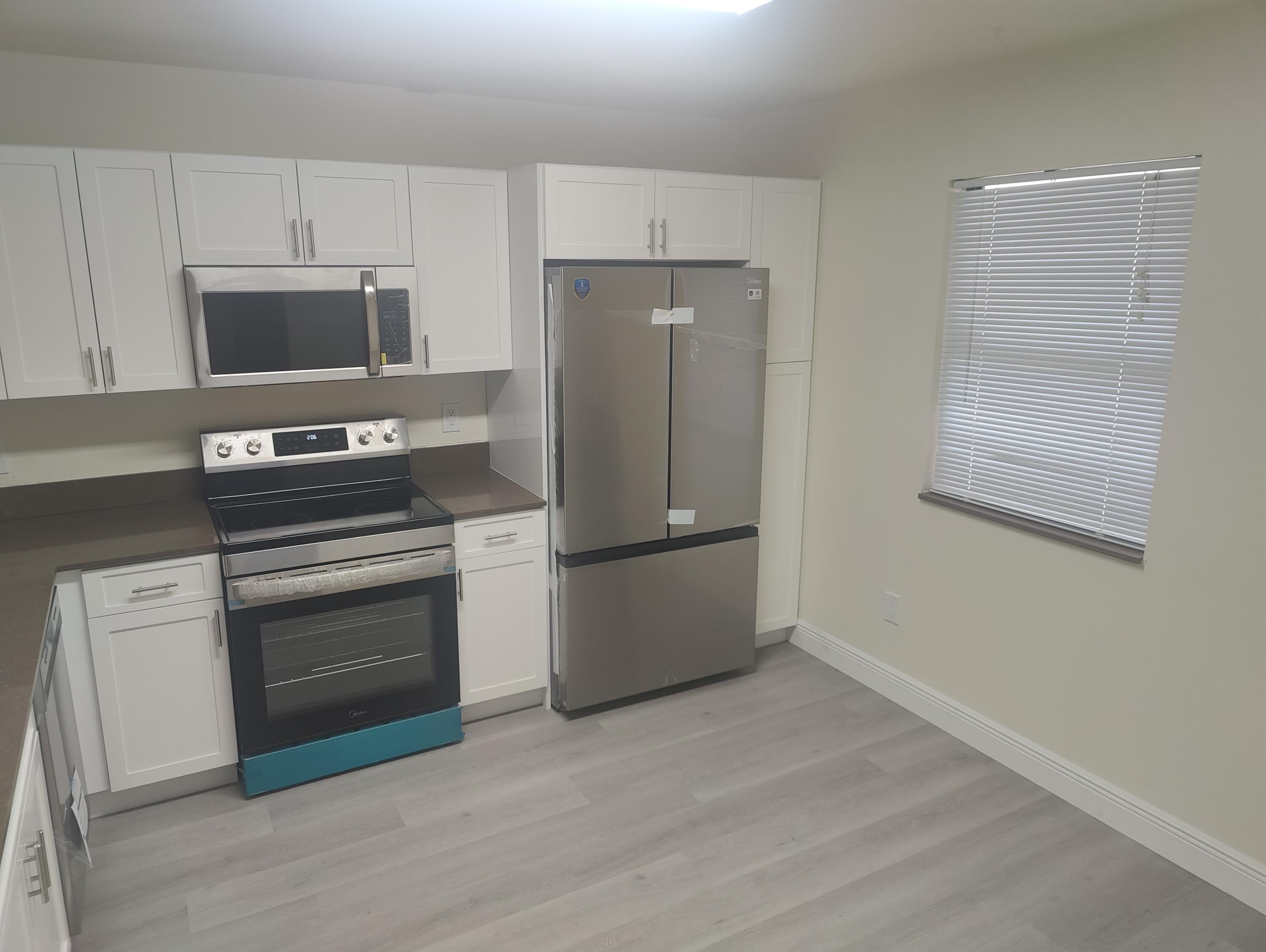 302 Lakeview Drive E – photo 2