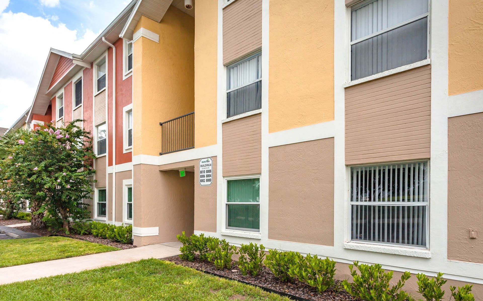 Regency Palms Apartments – photo 2