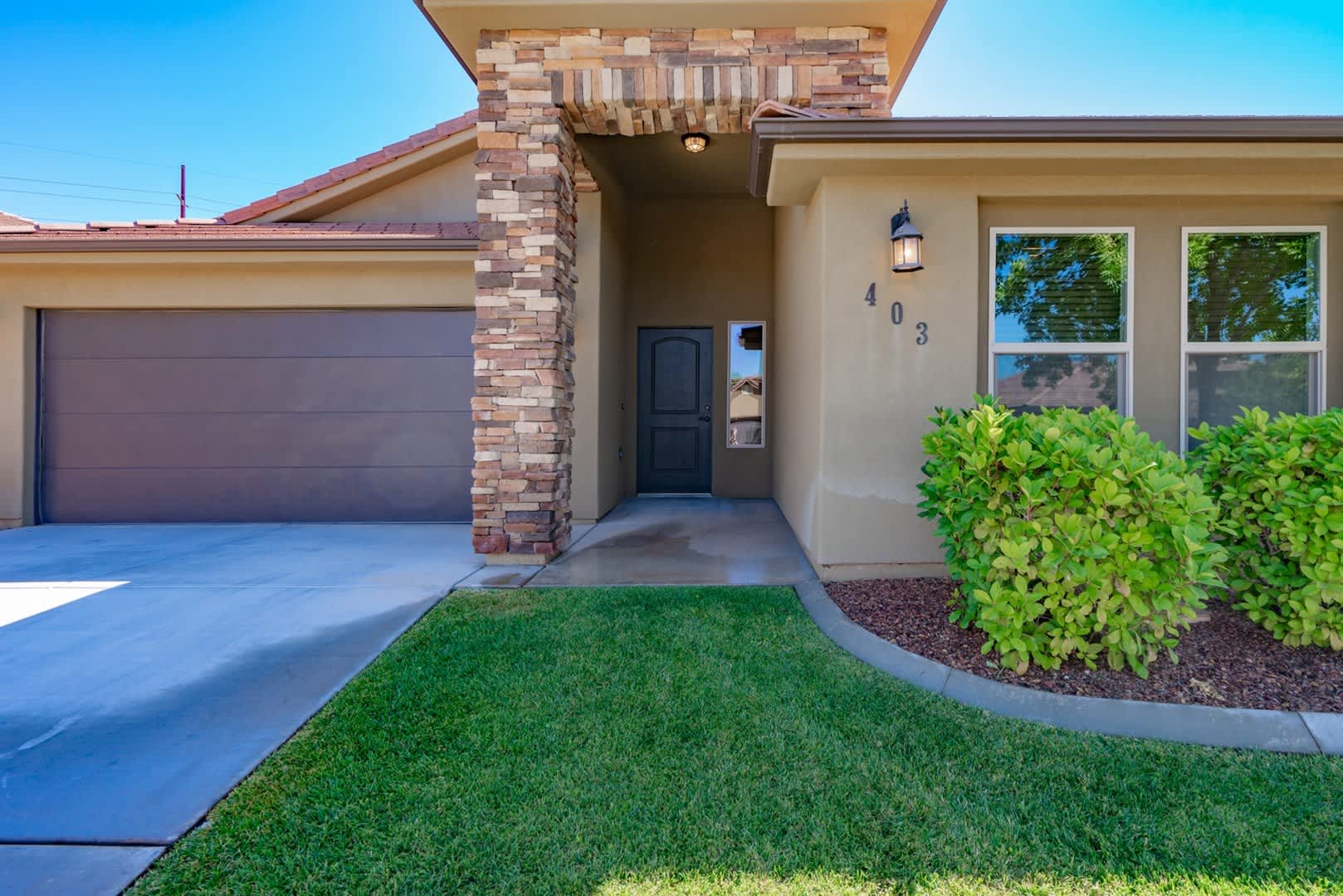 Pet Friendly 3 Bed 2 Bath Home With 2 Car Garage – photo 5