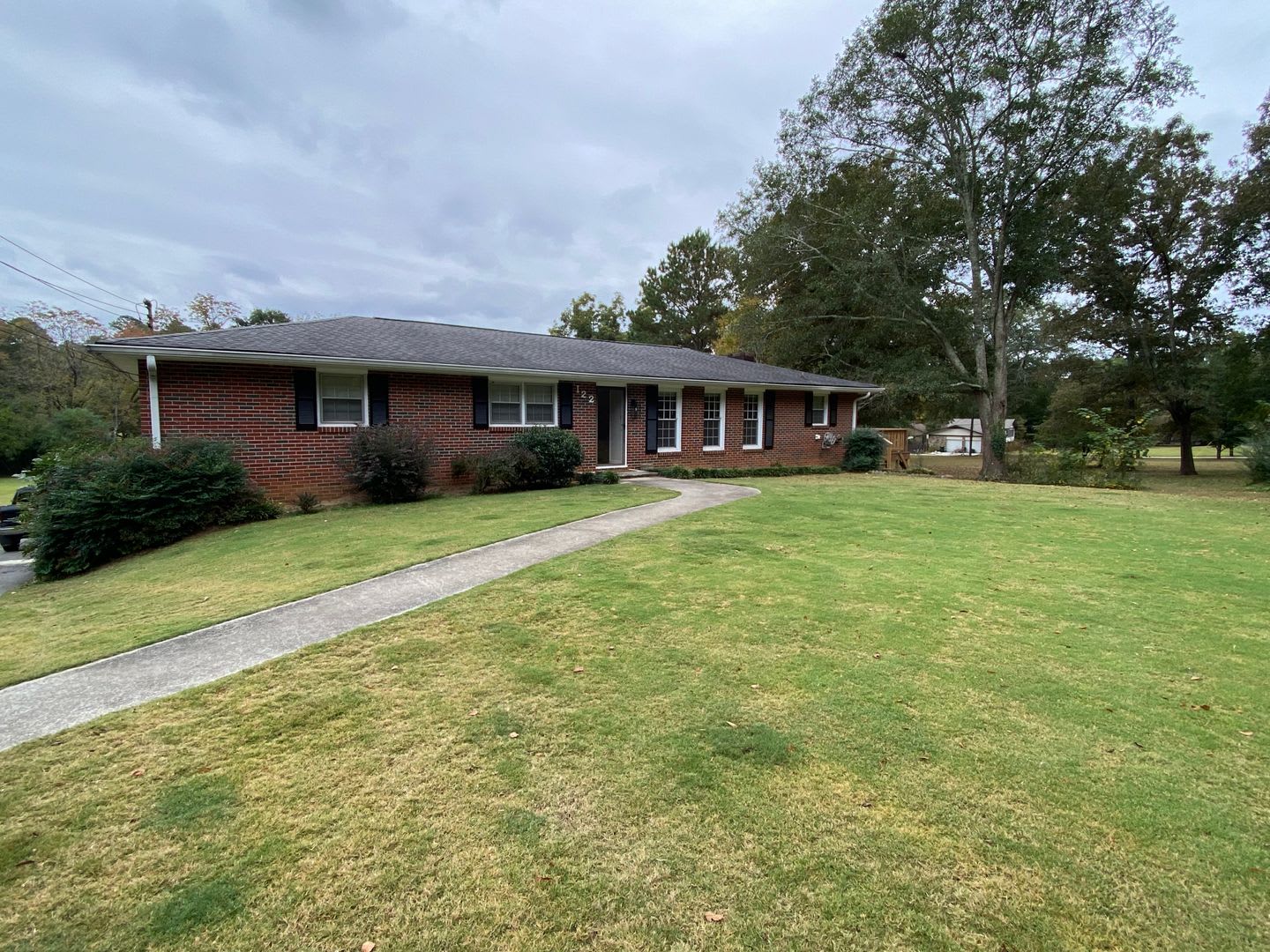 4 Bedrooms, 2 Bathrooms – photo 3