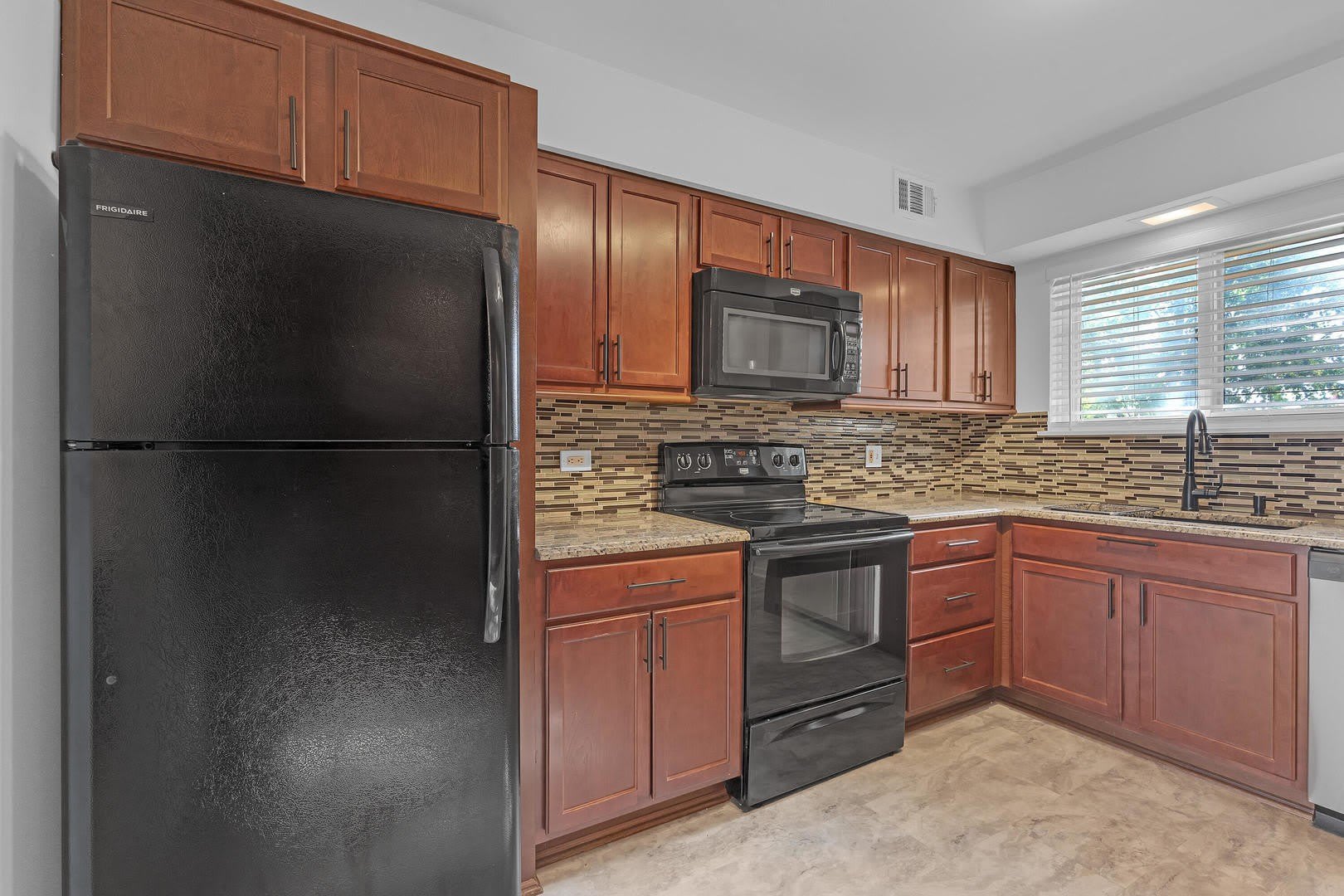 900 S Plum Grove Road – photo 4
