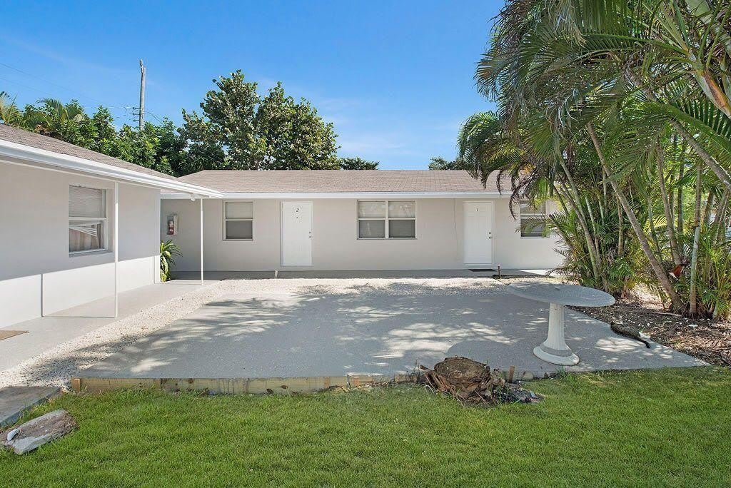 1883 Smith Drive – photo 1